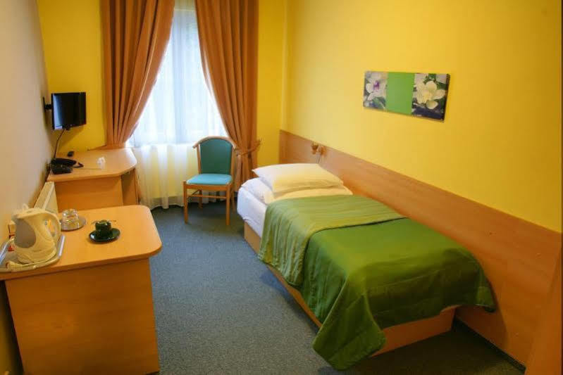 Teledom Hotel Kosice Bagian luar foto
