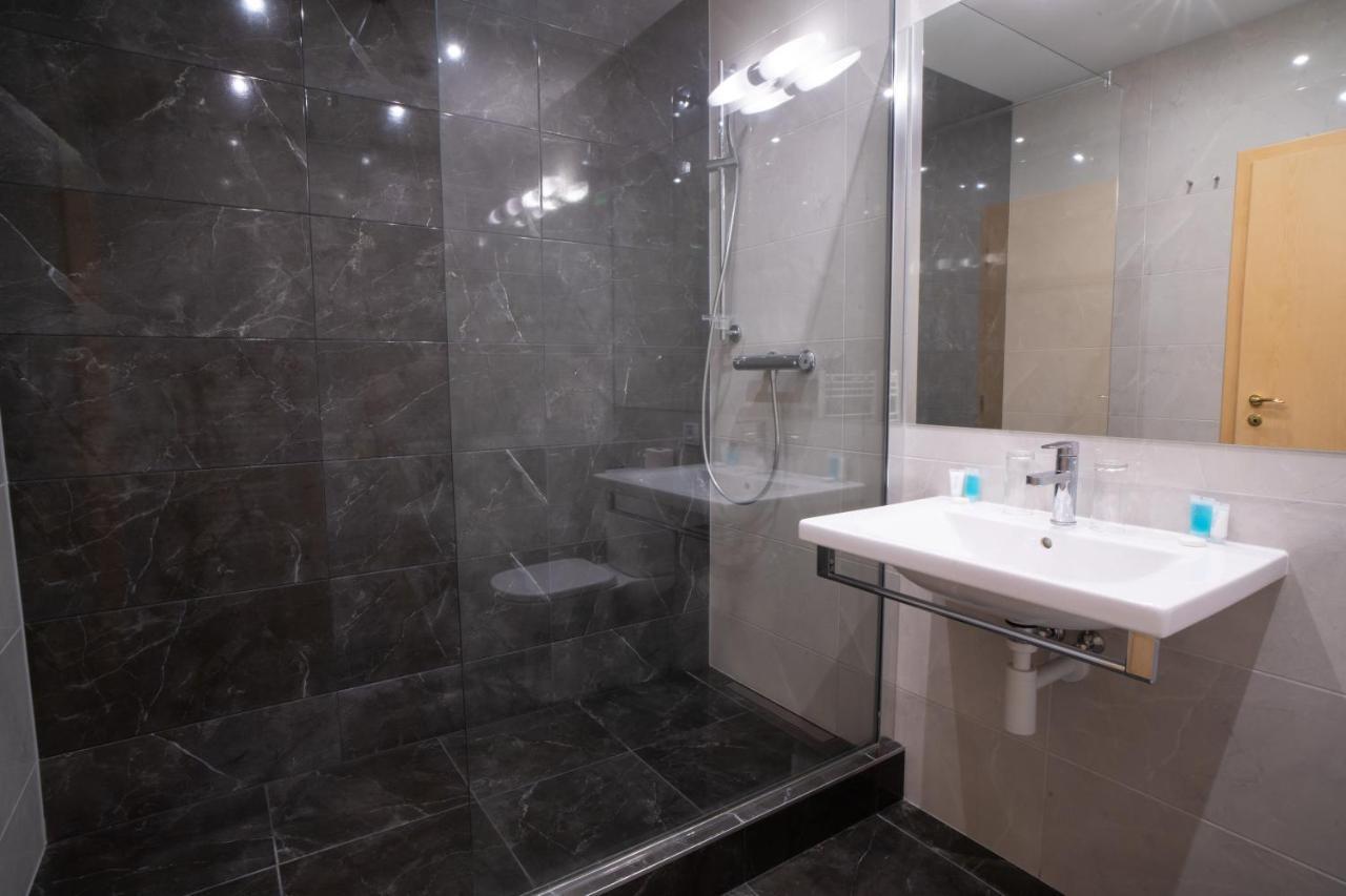 Teledom Hotel Kosice Bagian luar foto