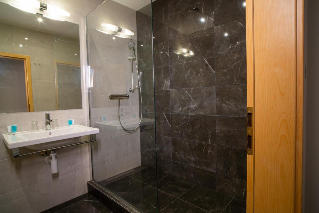 Teledom Hotel Kosice Bagian luar foto